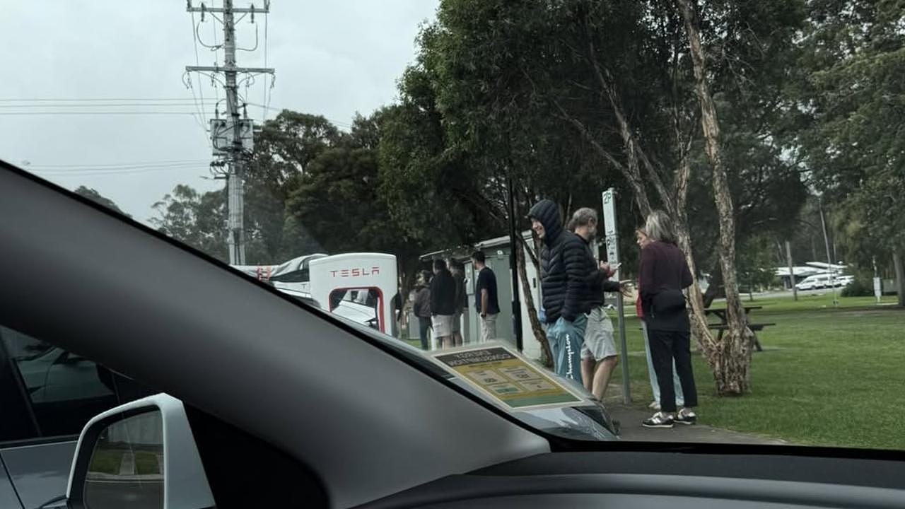 澳洲电车充电难！复活节排队5小时成常态，基础设施建设速度远赶不上销量暴涨 - 5