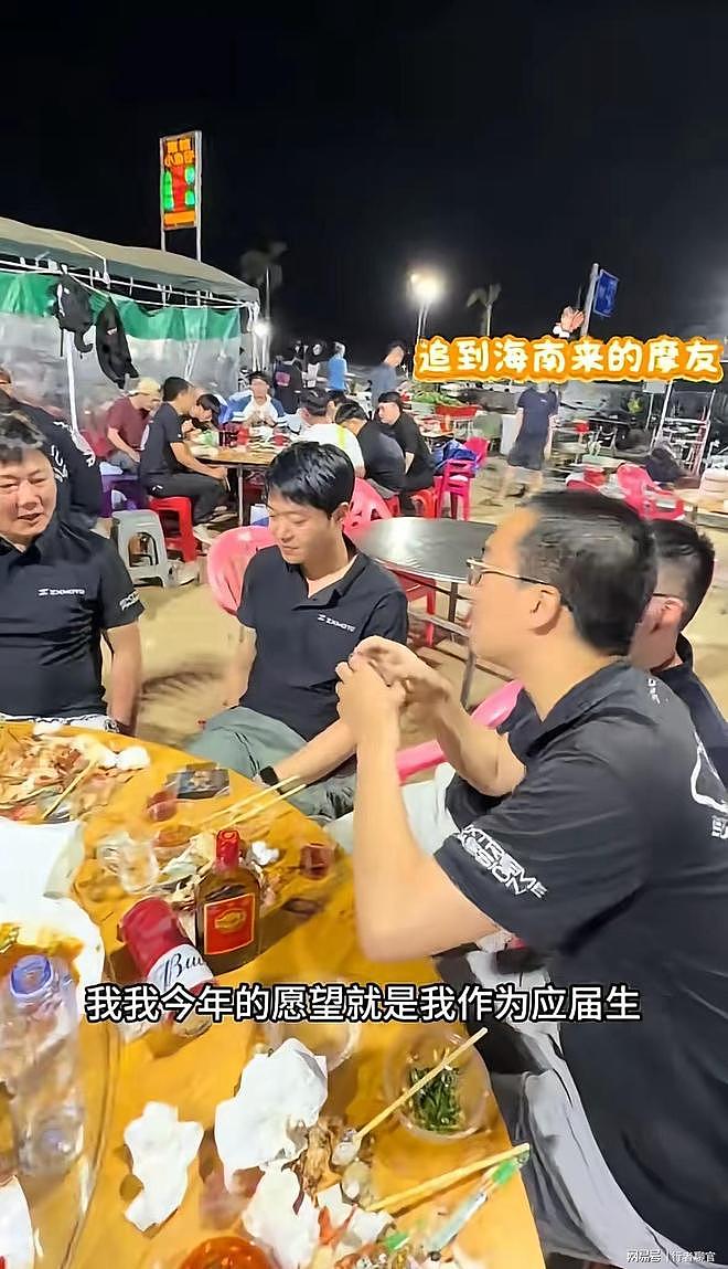 应届毕业生狂追2000公里求入职，一件起球工服让张雪当场拍板录用（组图） - 1