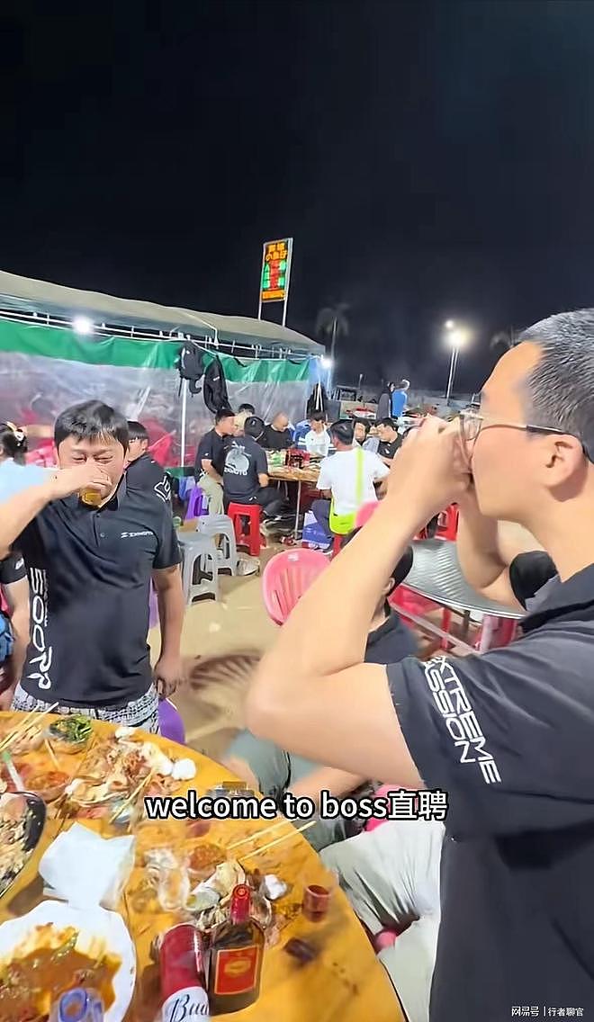 应届毕业生狂追2000公里求入职，一件起球工服让张雪当场拍板录用（组图） - 4