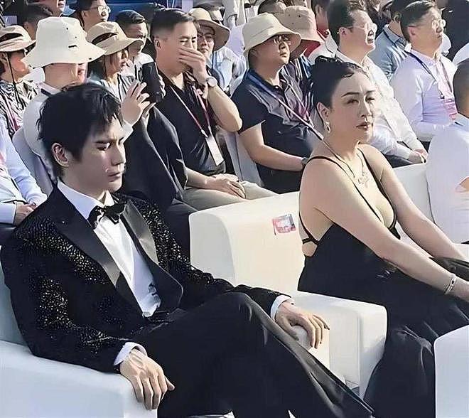 55岁钟丽缇被指穿着不得体,太过暴露,在直播中大胆跳操被指不雅(组图) - 2