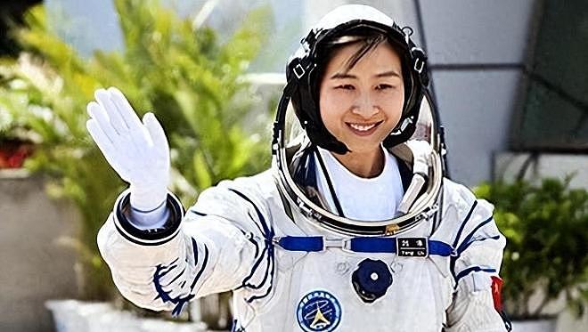 中国首位女航天员刘洋，结婚8年未生子，临行前给丈夫留下2条遗言（组图） - 1