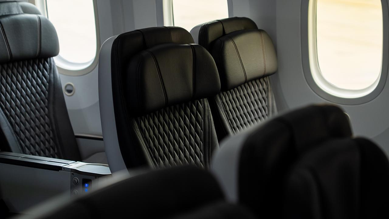 Jetstar首架升级版波音787亮相：商务舱翻倍并首推Wi-Fi，长途航线可达16小时（组图） - 1