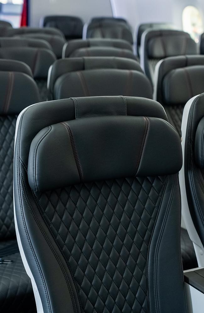 Jetstar首架升级版波音787亮相：商务舱翻倍并首推Wi-Fi，长途航线可达16小时（组图） - 2