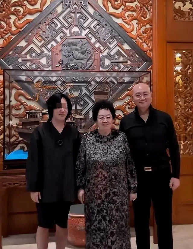 陈丽华和老公互称董事长迟先生，百亿遗产早有安排 - 3