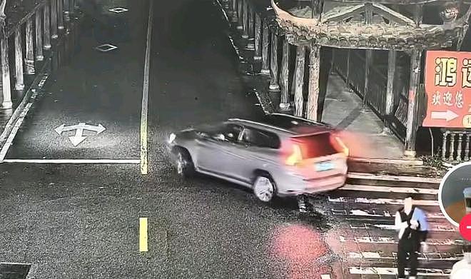 福建长汀一车辆坠河致5死,疑似新手女司机油门当刹车(组图) - 2