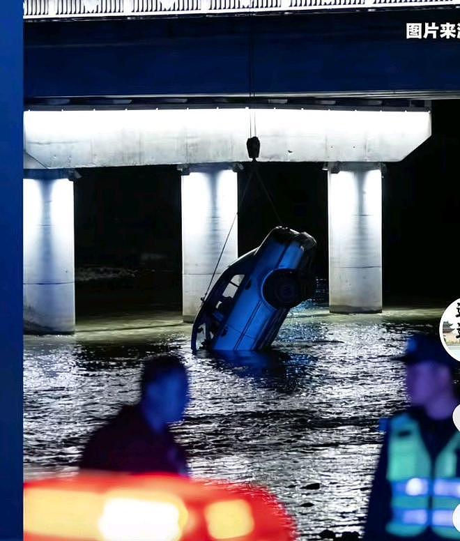 福建长汀一车辆坠河致5死,疑似新手女司机油门当刹车(组图) - 7