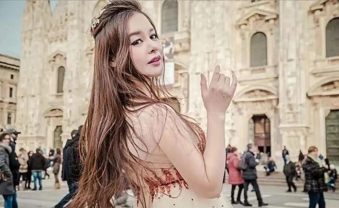 骗走50亿!用小鲜肉的血抗衰,被央视曝光的“捞金女王”,真栽了(组图) - 8