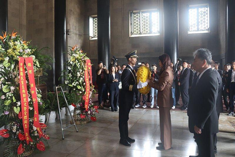 国民党主席郑丽文南京谒中山陵，讲话提及“中华民国”与九二共识 - 2