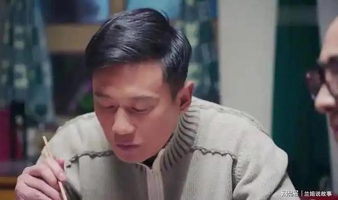 儿子在家啃老十年最后割腕自尽,父亲打扫房间发现存折余额崩溃了(组图) - 1