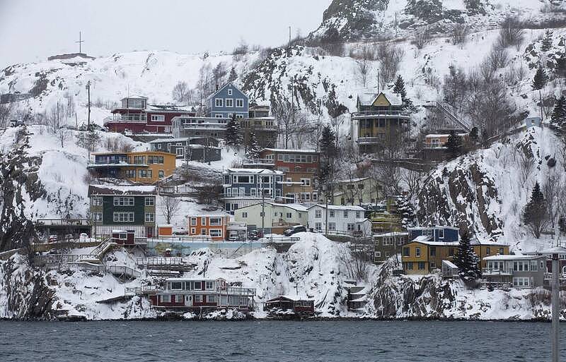 英航客机转降加国冰天雪地处，255名旅客受困数天痛骂（图） - 1