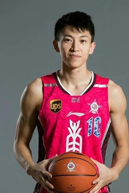 颜值比杨鸣帅，球技不输易建联，他37岁身家过亿，CBA现役常青树（组图） - 6