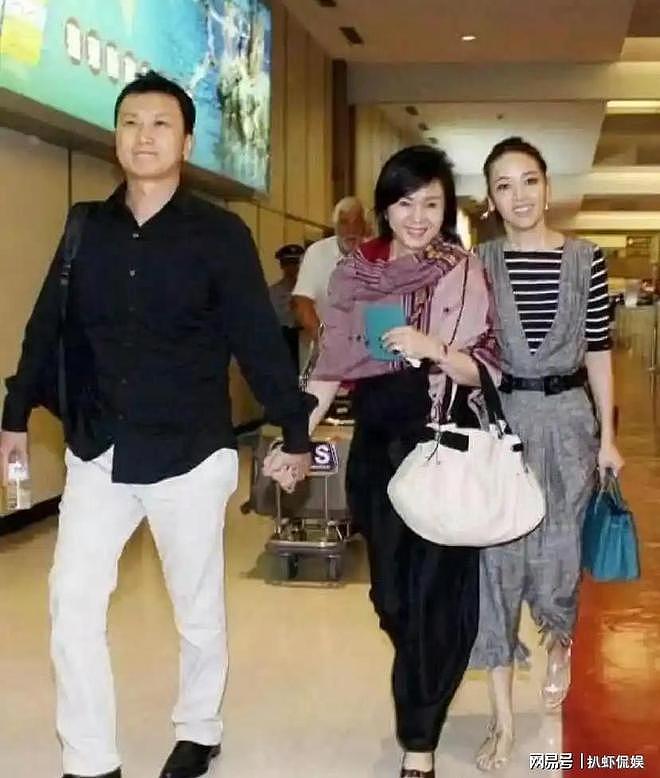 侯佩岑全家悉尼度假，一家四口幸福满溢，侯佩岑牵小儿子手好温馨（组图） - 6