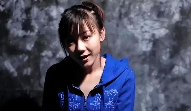 2011年，她全裸接受记者采访，并称：我敢看你们，你们敢看我吗？（组图） - 3