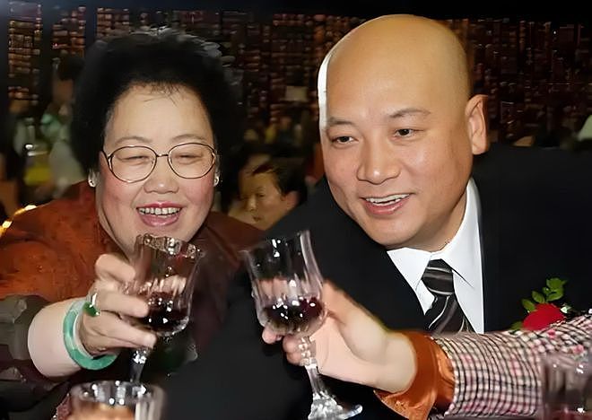 不止470亿和唐僧，陈丽华留给世界的，是一座紫檀瑰宝与一个“能人”的“笨功夫”（组图） - 16