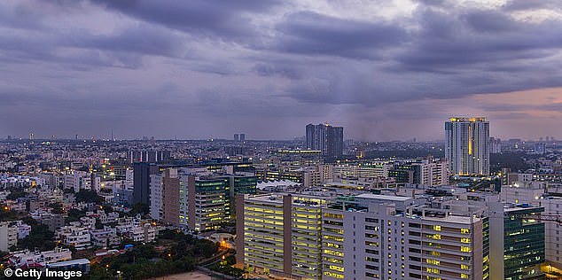CBA印度扩招8000人惹争议,工会怒斥:本地员工被当“傻子”,毁信誉、廉价劳动力泛滥(组图) - 2