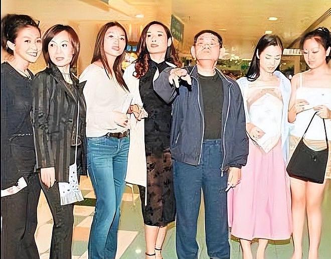 100多位情妇,包养费上亿!9女同床却落得个凄凉下场、人财两空(组图) - 3