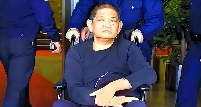 100多位情妇,包养费上亿!9女同床却落得个凄凉下场、人财两空(组图) - 12
