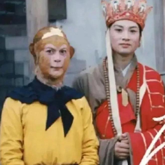 西游主演送别陈丽华：马德华痛哭，六小龄童冒雨，迟重瑞令人担忧（组图） - 6