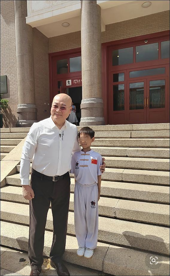 西游主演送别陈丽华：马德华痛哭，六小龄童冒雨，迟重瑞令人担忧（组图） - 19