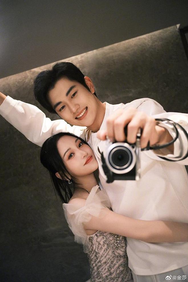 金莎官宣结婚!与00后老公孙丞潇相差18岁,男帅女美配一脸(组图) - 11