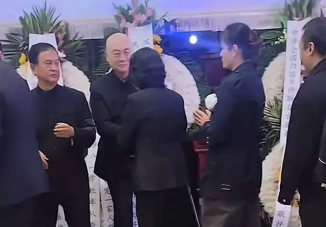 陈丽华追悼会现场!迟重瑞两眼无神,近照瘦到人疼(组图) - 7