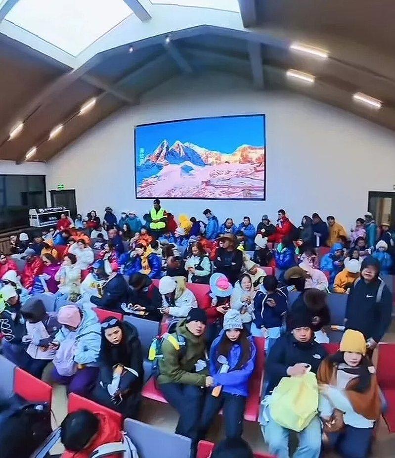 玉龙雪山突发强风致数千人滞留！小孩老人缺氧呕吐（组图） - 3
