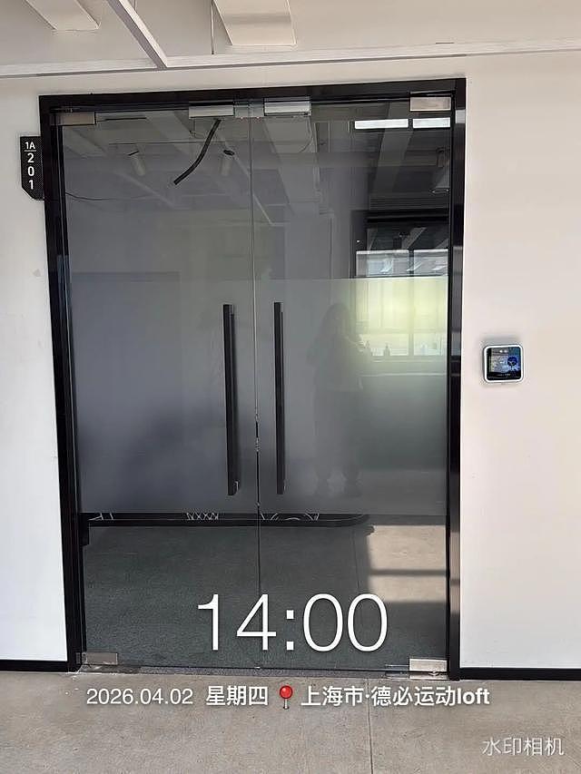 热搜第一!上海一女子休完产假公司没了,人事称“大家都没赔偿”(组图) - 1