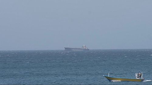 艾博年紧急飞抵新加坡，为解决燃油危机寻求供应保障 - 7