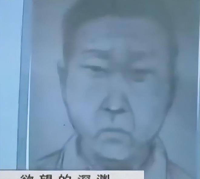 67岁老头拍裸照威胁26岁卖淫女当情人,女孩找老实人结婚竟杀老头 - 1