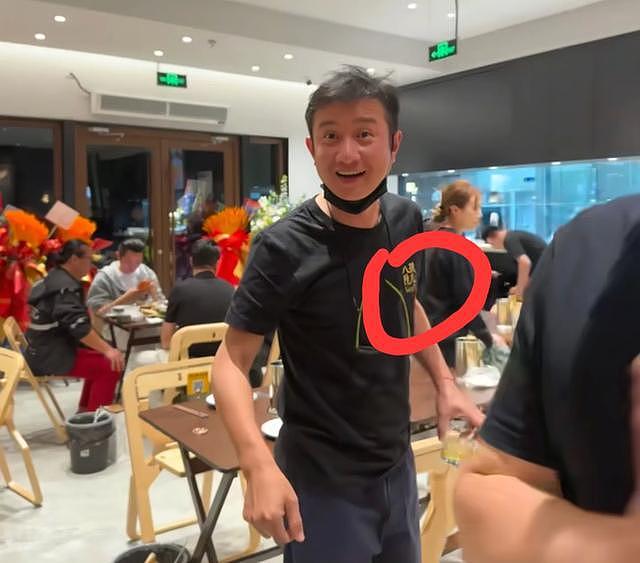 上海弄堂端油泼面的老板，竟是当年爆红的演员文章？ - 2