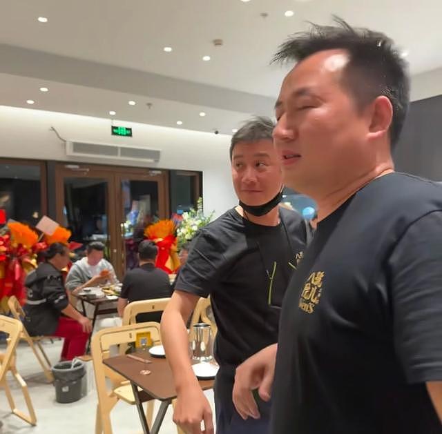 上海弄堂端油泼面的老板，竟是当年爆红的演员文章？ - 4
