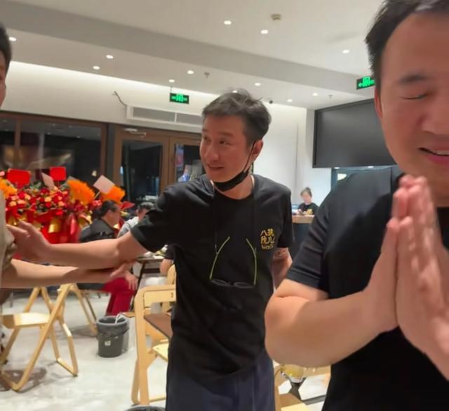 上海弄堂端油泼面的老板，竟是当年爆红的演员文章？ - 5