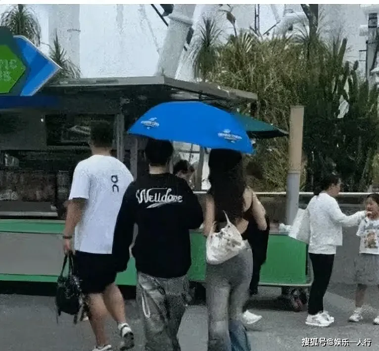 黄晓明又新恋情!网友:他是离开女人就睡不着觉吗(组图) - 1