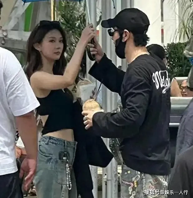 黄晓明又新恋情!网友:他是离开女人就睡不着觉吗(组图) - 2