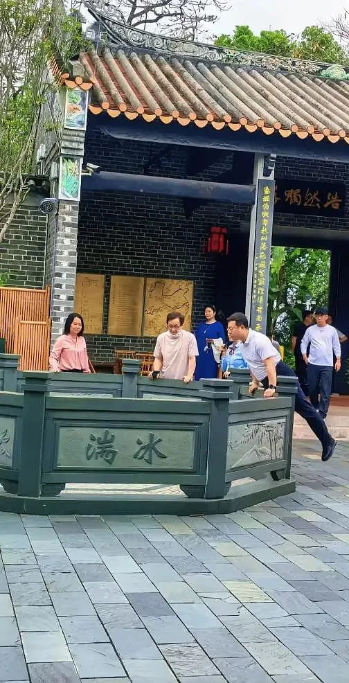 72岁成龙生日当天，带43岁儿子惠州游玩（组图） - 3