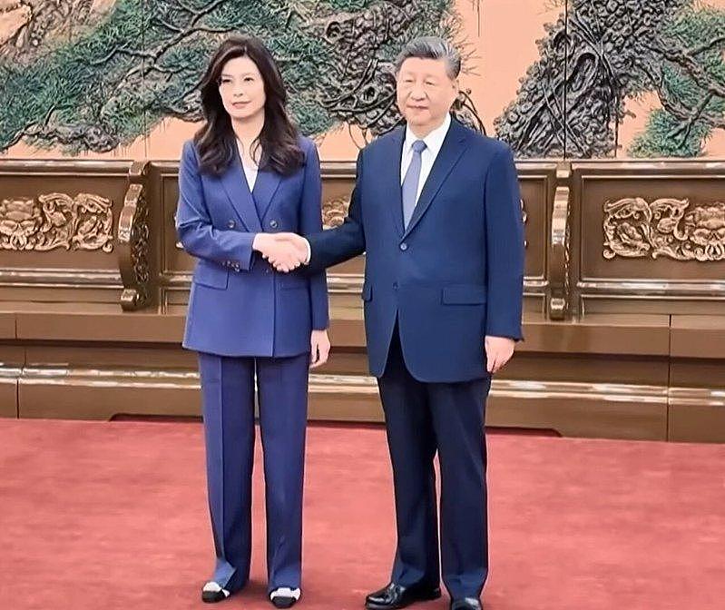 “郑习会”登场，两党领导人握手14秒！习近平：坚守九二共识、反台独、谋两岸和平 - 1