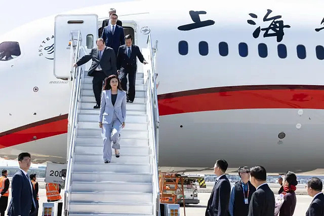 “郑习会”：国共领袖握手13秒，郑丽文倡“制度性解决方案”，讲话未毕直播被切断 - 4