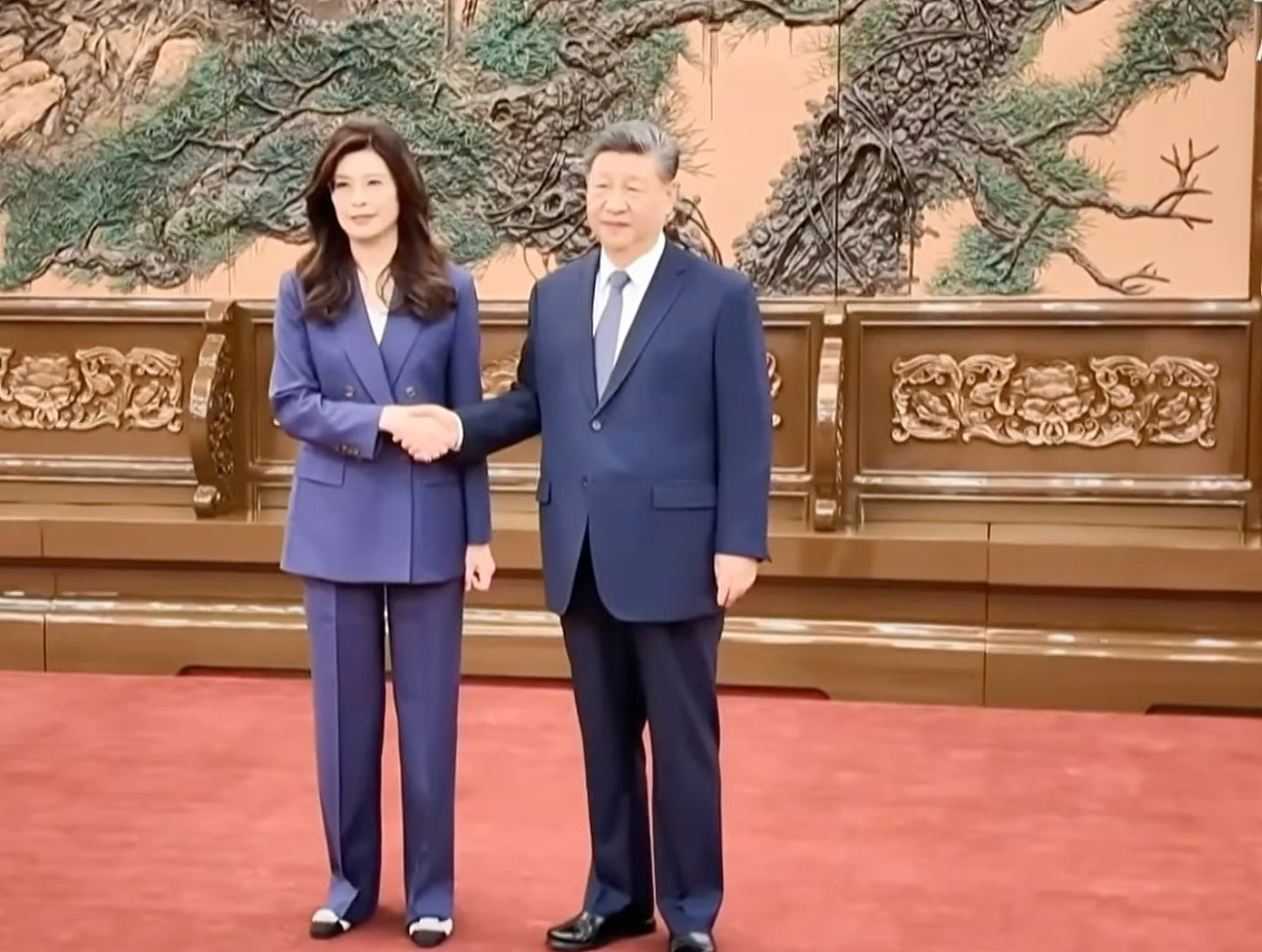 历史画面！习近平称她“郑丽文主席”，两人握手14秒（视频/组图） - 2