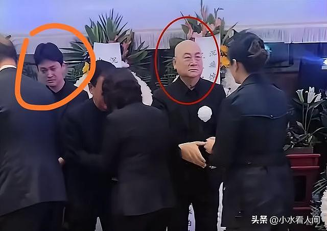 陈丽华葬礼现场，孙子罕见露面，迟重瑞与长子并肩，戳穿真实处境 - 6