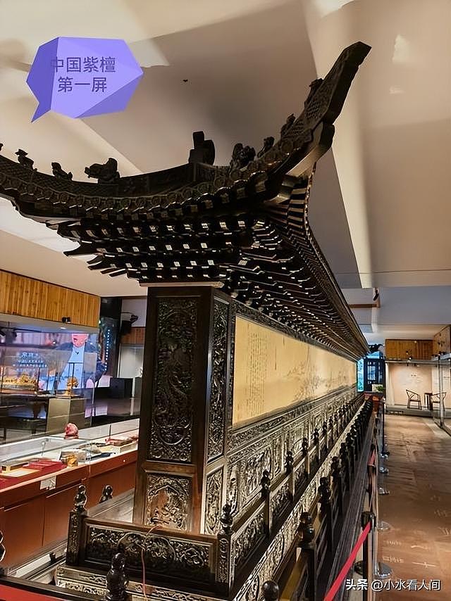陈丽华葬礼现场，孙子罕见露面，迟重瑞与长子并肩，戳穿真实处境 - 10