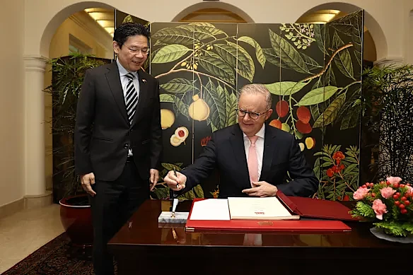 艾博年紧急出访新加坡签燃油协议,力保油价稳定并严防澳洲经济衰退(组图) - 1