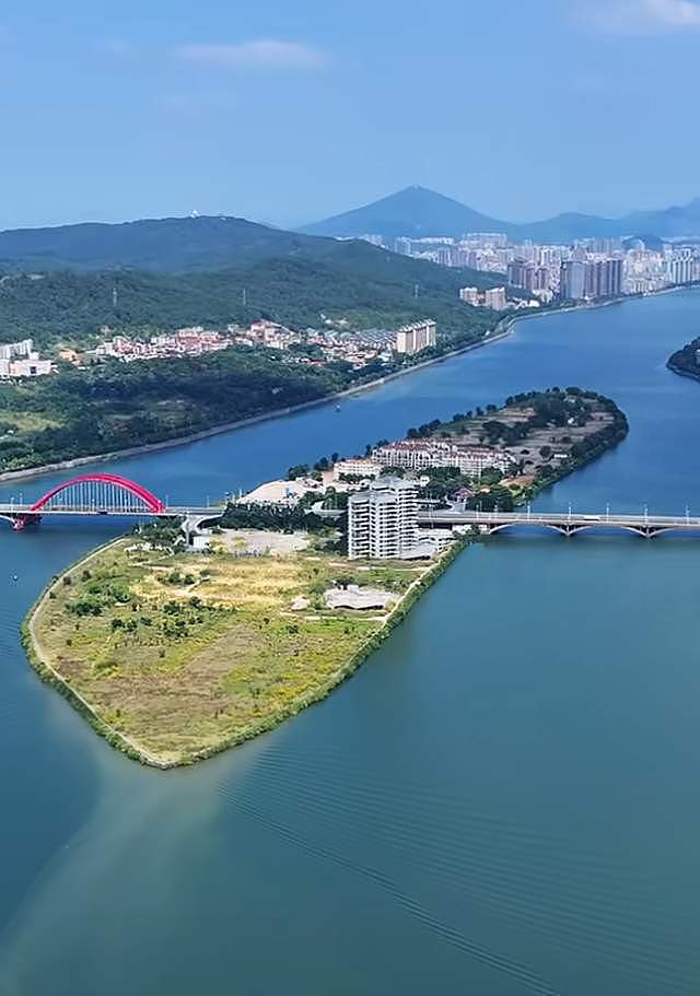150亿打水漂?广东韶关富人岛,当年别墅扎堆,如今只剩一片荒地(组图) - 1