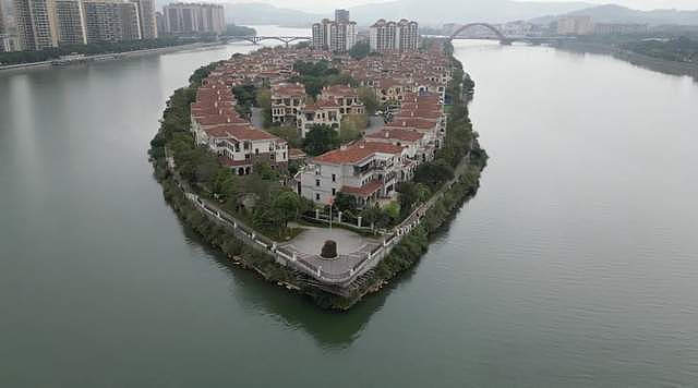150亿打水漂?广东韶关富人岛,当年别墅扎堆,如今只剩一片荒地(组图) - 5