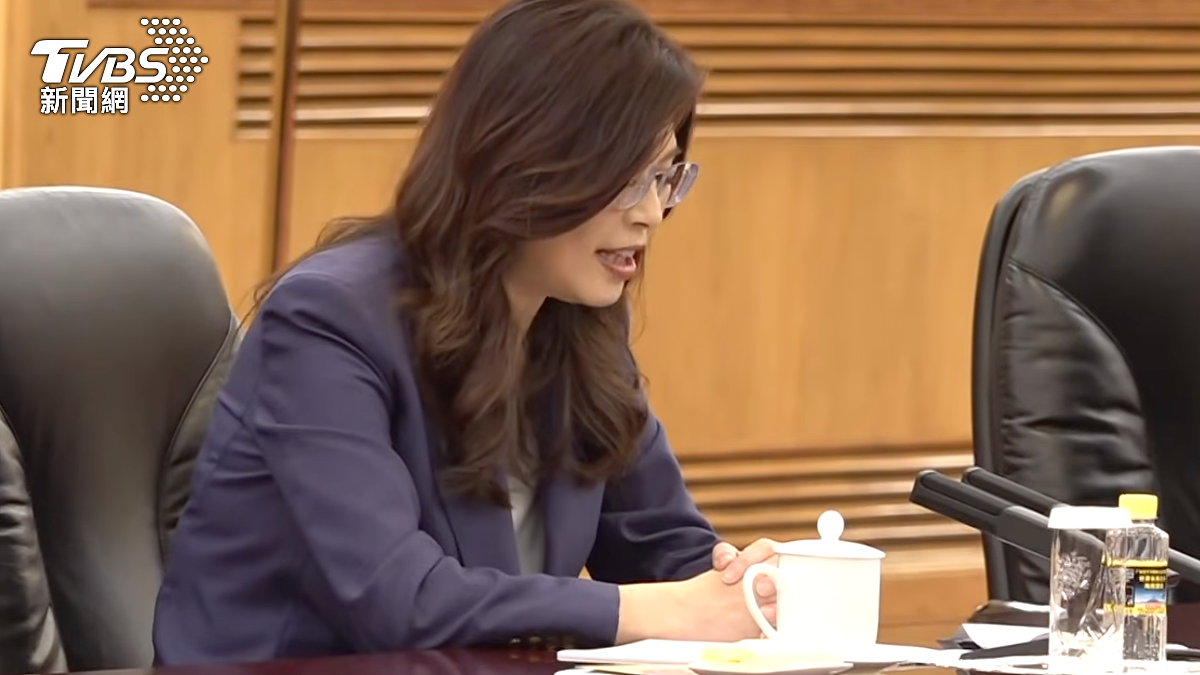 国共领导人阔别10年再会面：郑丽文致词全程读稿，就怕讲错话 - 1