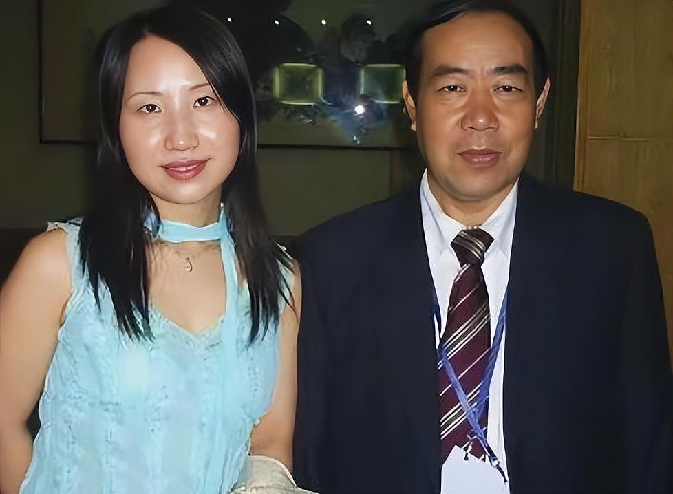 这一次,“宠女无度”的贾平凹被扒了个底朝天,王朔的评价是对的 - 26