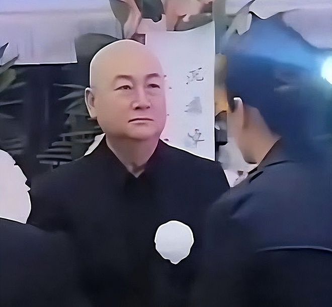 百亿遗产说扔就扔？迟重瑞送妻后彻底皈依，寺庙诵经遁入空门 - 3