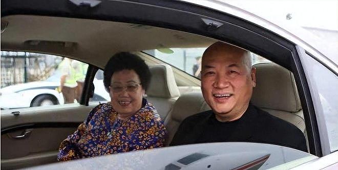 百亿遗产说扔就扔？迟重瑞送妻后彻底皈依，寺庙诵经遁入空门 - 18