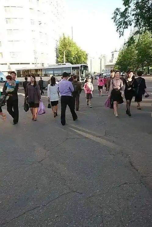 朝鲜旅游见闻：7元一瓶啤酒，掏出手机扫码竟成禁忌 - 3