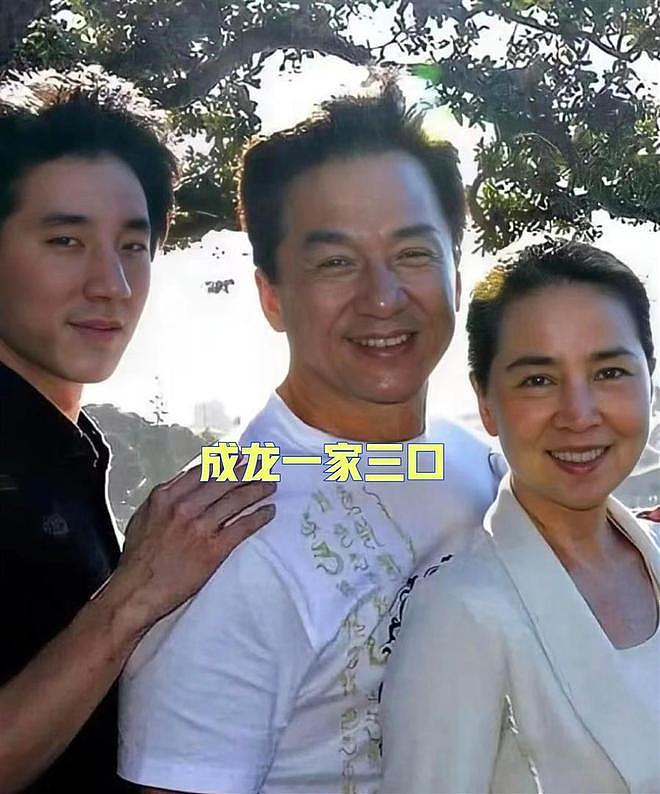 终于和解,成龙与房祖名惠州亲密同游,修复关系全靠孙子与钞能力 - 1