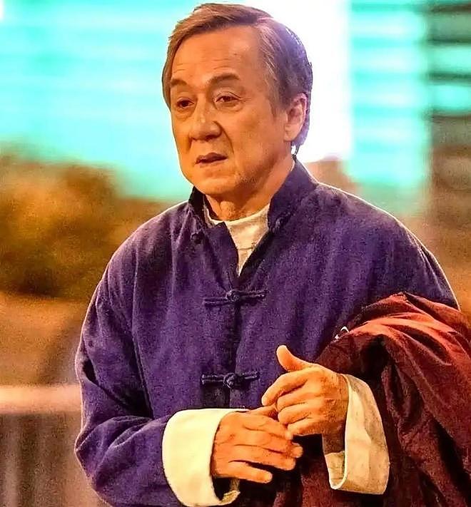 终于和解,成龙与房祖名惠州亲密同游,修复关系全靠孙子与钞能力 - 12